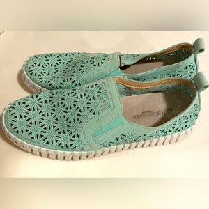 Isle Jacobsen mint green slip on shoes, size 40, new/never worn!